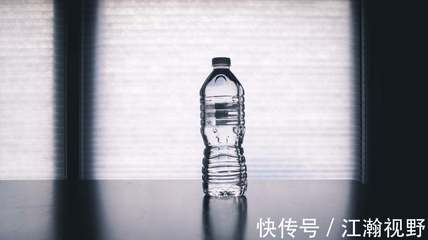 賣水賣到300億？日賺兩千萬的農(nóng)夫山泉，功能性茶飲料浪潮下的攻防戰(zhàn)